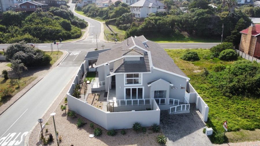 4 Bedroom Property for Sale in Outeniqua Strand Western Cape